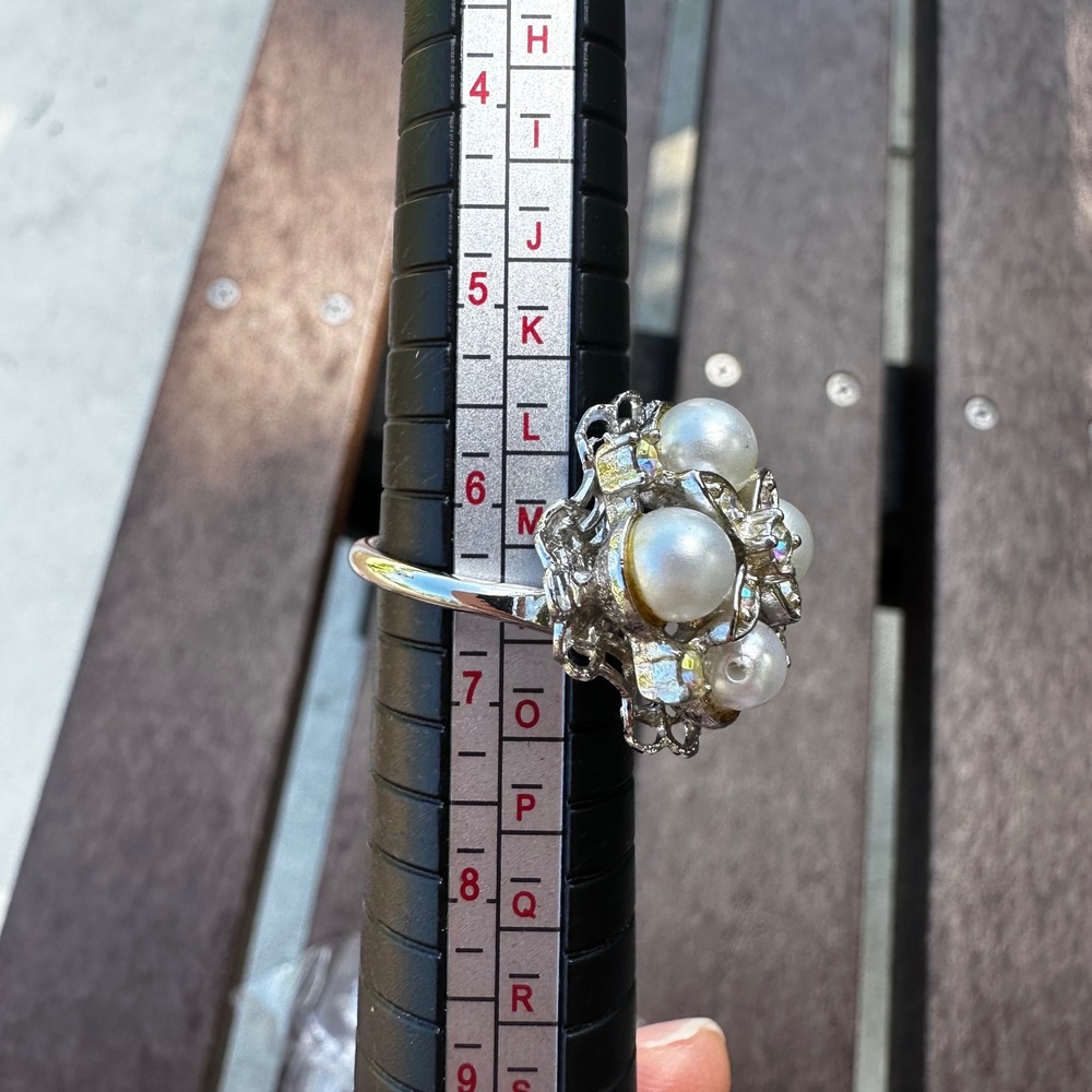 Vintage Sarah Coventry Camelot Pearls and AB Crystals Ring Silver Tone Sz 6.5 - Picture 7 of 7